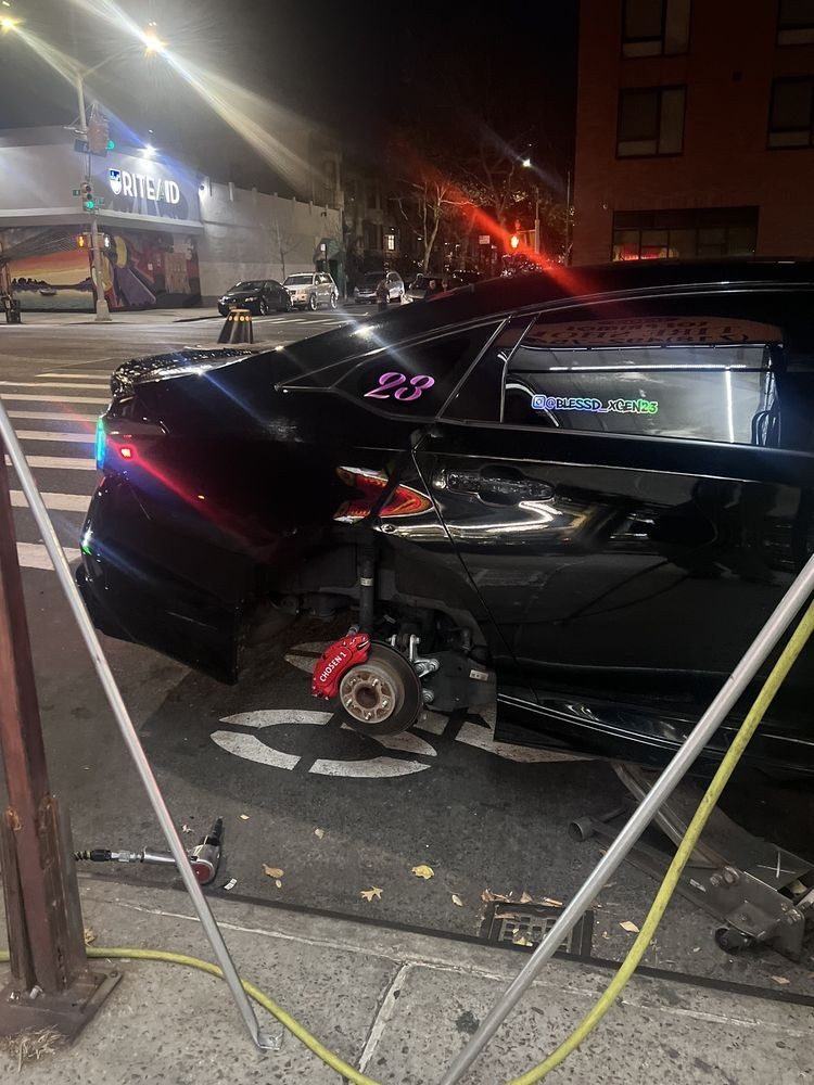 A car up on the lift in Los Primos' bay at night